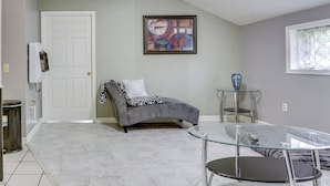 Interior - Dawsonville Apartment w/ Covered Patio! (Dawsonville)
