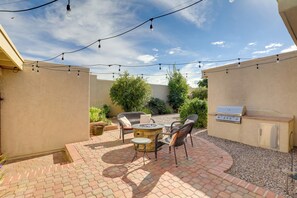 Apartment (2 Bedrooms) | Interior - Sunny Tucson Townhome w/ Patio & Mountain Views! (Tucson)