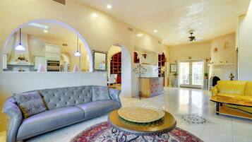 House (4 Bedrooms) | Interior