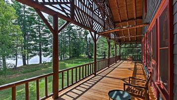 House (5 Bedrooms) | Interior