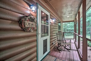 House (2 Bedrooms) | Interior - Yellow Mountain Blairsville Cabin w/ Scenic Deck (Blairsville)