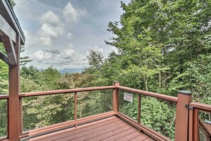 House (2 Bedrooms) | Interior - Yellow Mountain Blairsville Cabin w/ Scenic Deck (Blairsville)