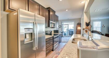 Hampton Condo: By Convention Center & Coliseum!