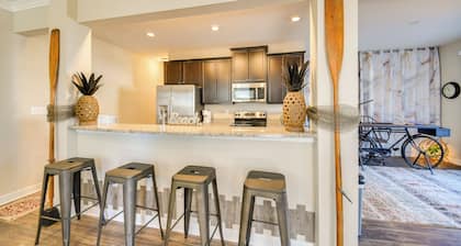 Hampton Condo: By Convention Center & Coliseum!