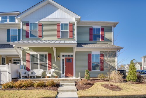 Hampton Condo: By Convention Center & Coliseum!
