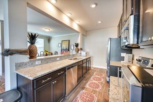 Hampton Condo: By Convention Center & Coliseum!