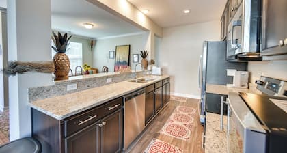 Hampton Condo: By Convention Center & Coliseum!