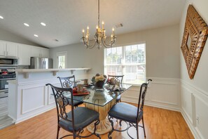 House (5 Bedrooms) | Interior - Spacious Georgia Home w/ Deck, Grills & Fireplace! (Riverdale)