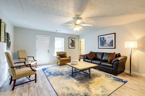 House (5 Bedrooms) | Interior - Spacious Georgia Home w/ Deck, Grills & Fireplace! (Riverdale)