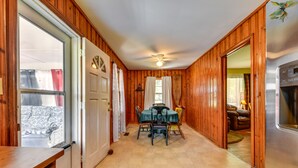 Unclassified image, 5 of 27, button - Pet-friendly Douglasville Home w/ Screened Porch! (Douglasville)