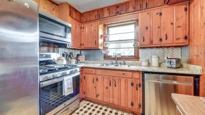 Unclassified image, 3 of 27, button - Pet-friendly Douglasville Home w/ Screened Porch! (Douglasville)