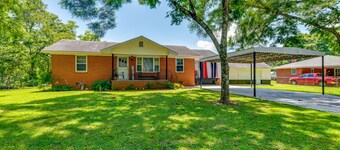 Pet-friendly Douglasville Home w/ Screened Porch!