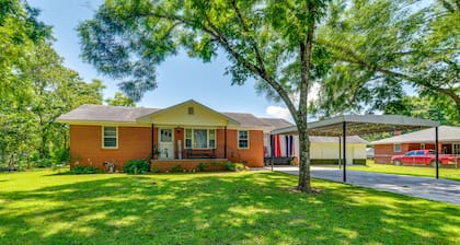 Pet-friendly Douglasville Home w/ Screened Porch!