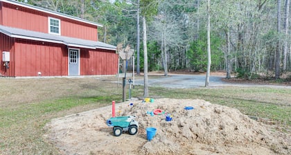 Georgia Farmhouse: Lake Access, Private Beach