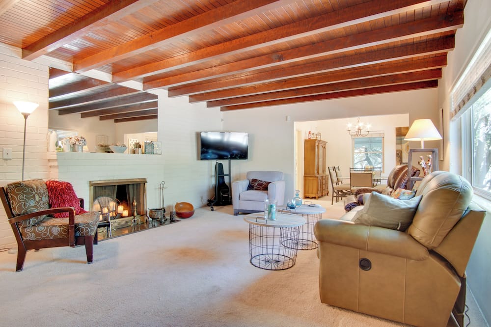 5 Mi to Dtwn: Tuscon Escape w/ Yard & Patio! - Tucson