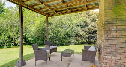 Charming Columbus Home w/ Yard - 10 Mi to Dtwn!