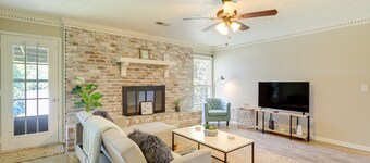 Charming Columbus Home w/ Yard - 10 Mi to Dtwn!