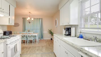 House (3 Bedrooms) | Private kitchen | Microwave, oven, stovetop, dishwasher