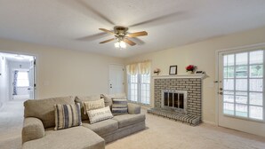 Unclassified image, 4 of 27, button - Charming Lithia Springs Home: 16 Mi to Atlanta! (Lithia Springs)