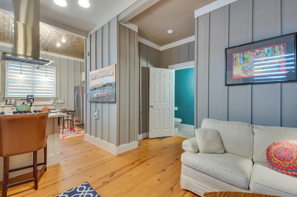 Welcoming Norcross Cottage w/ Deck + Shared Grill! - Peachtree Corners, GA