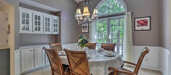 Peaceful Dallas Home w/ Deck + Charcoal Grill