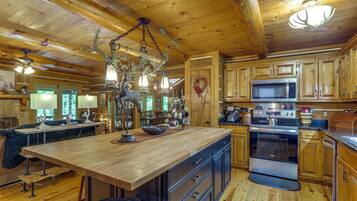 House (4 Bedrooms) | Interior