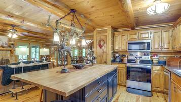 House (4 Bedrooms) | Interior