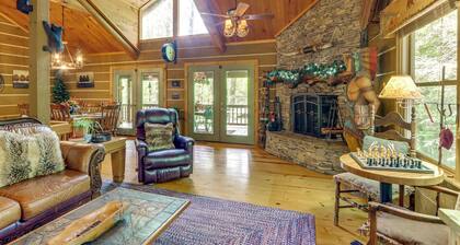 'drifting Feather' Mountain Cabin: Waterfront Deck