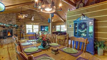 House (4 Bedrooms) | Interior