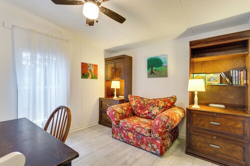 Pet-friendly Farm Retreat: 1 Mi to Lake Allatoona!