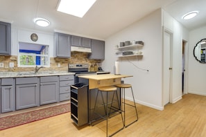 House (3 Bedrooms) | Interior