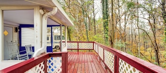Pet-friendly Farm Retreat: 1 Mi to Lake Allatoona!