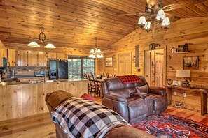 House (3 Bedrooms) | Interior - Cozy Cherry Log Cabin ~ 10 Mi to Mercier Orchards (Cherry Log)
