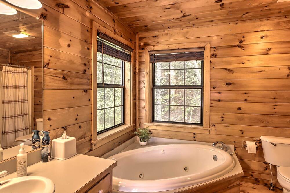 Cozy Cherry Log Cabin ~ 10 Mi to Mercier Orchards - Lucius, GA