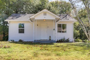 Exterior - Historic Lawrenceville Home: 32 Mi to Atlanta! (Lawrenceville)