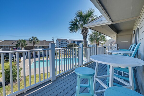 Apartment (3 Bedrooms) | Front of property - Surfside Beach Condo: Ocean View + Shared Pool! (Surfside Beach)