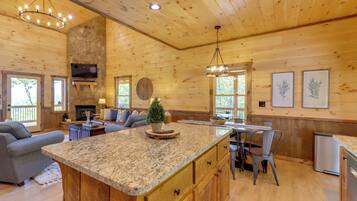 House (4 Bedrooms) | Interior