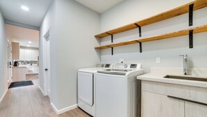House (4 Bedrooms) | Interior - Luxe Seattle Vacation Rental ~ 9 Mi to Downtown! (Seattle)