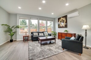 House (4 Bedrooms) | Interior - Luxe Seattle Vacation Rental ~ 9 Mi to Downtown! (Seattle)