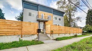 House (4 Bedrooms) | Interior - Luxe Seattle Vacation Rental ~ 9 Mi to Downtown! (Seattle)