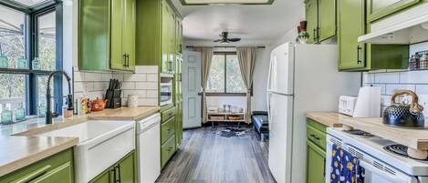 House (2 Bedrooms) | Interior