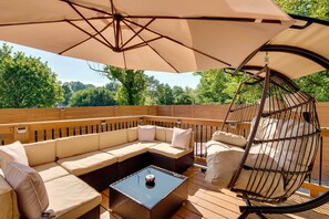 Interior - Luxury Smart Home: 2 Miles to Downtown Atlanta! (Atlanta)