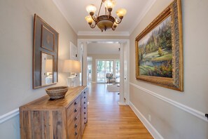 Cottage (4 Bedrooms) | Interior - Stunning Lake Oconee Retreat w/ Pool Access! (Eatonton)