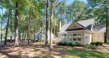 Stunning Lake Oconee Retreat w/ Pool Access!