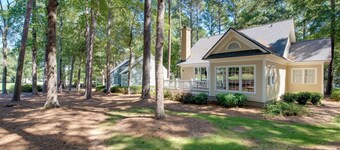 Stunning Lake Oconee Retreat w/ Pool Access!