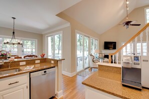 Cottage (4 Bedrooms) | Interior - Stunning Lake Oconee Retreat w/ Pool Access! (Eatonton)