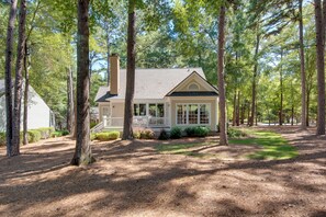 Cottage (4 Bedrooms) | Interior - Stunning Lake Oconee Retreat w/ Pool Access! (Eatonton)