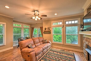 Interior - Hiawassee Haven on Lake Chatuge w/ Boat Slip! (Hiawassee)