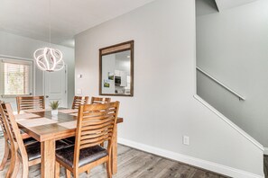 Apartment (2 Bedrooms) | Interior - 2 Mi to Village & Lake! Charming Helen Retreat (Helen)