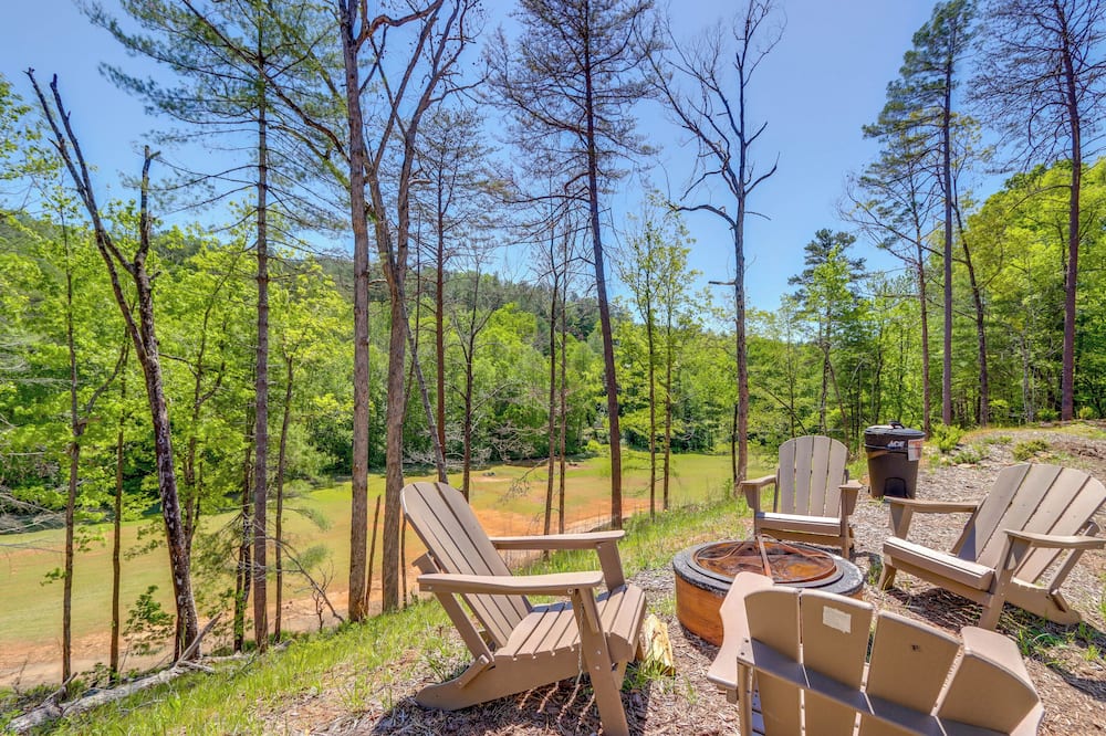 2 Mi to Village & Lake! Charming Helen Retreat - North Georgia Mountains, GA